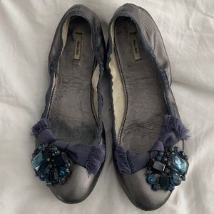 Used flats MiU MIU Sz 38 1/2 (fits a size 8) Silver Grey